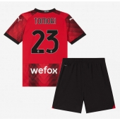 Maillot de football Réplique AC Milan Fikayo Tomori #23 Domicile Enfant 2023-24 Manche Courte (+ Pantalon court)