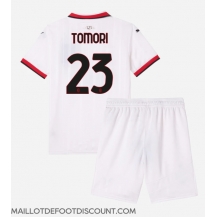 Maillot de football Réplique AC Milan Fikayo Tomori #23 Extérieur Enfant 2024-25 Manche Courte (+ Pantalon court)