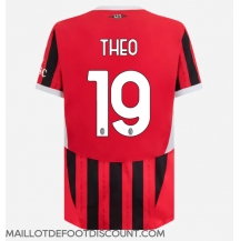 Maillot de football Réplique AC Milan Theo Hernandez #19 Domicile 2024-25 Manche Courte