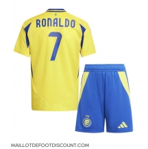 Maillot de football Réplique Al-Nassr Cristiano Ronaldo #7 Domicile Enfant 2024-25 Manche Courte (+ Pantalon court)