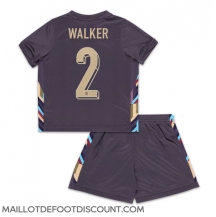 Maillot de football Réplique Angleterre Kyle Walker #2 Extérieur Enfant Europe 2024 Manche Courte (+ Pantalon court)