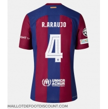 Maillot de football Réplique Barcelona Ronald Araujo #4 Domicile Femme 2023-24 Manche Courte