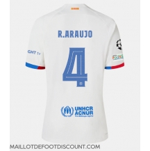 Maillot de football Réplique Barcelona Ronald Araujo #4 Extérieur 2023-24 Manche Courte