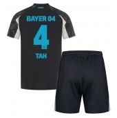 Maillot de football Réplique Bayer Leverkusen Jonathan Tah #4 Troisième Enfant 2024-25 Manche Courte (+ Pantalon court)