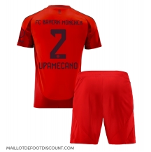 Maillot de football Réplique Bayern Munich Dayot Upamecano #2 Domicile Enfant 2024-25 Manche Courte (+ Pantalon court)