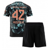 Maillot de football Réplique Bayern Munich Jamal Musiala #42 Extérieur Enfant 2024-25 Manche Courte (+ Pantalon court)