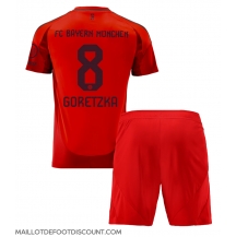 Maillot de football Réplique Bayern Munich Leon Goretzka #8 Domicile Enfant 2024-25 Manche Courte (+ Pantalon court)