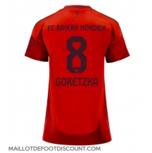 Maillot de football Réplique Bayern Munich Leon Goretzka #8 Domicile Femme 2024-25 Manche Courte