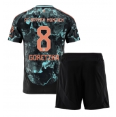 Maillot de football Réplique Bayern Munich Leon Goretzka #8 Extérieur Enfant 2024-25 Manche Courte (+ Pantalon court)