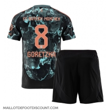 Maillot de football Réplique Bayern Munich Leon Goretzka #8 Extérieur Enfant 2024-25 Manche Courte (+ Pantalon court)