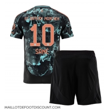 Maillot de football Réplique Bayern Munich Leroy Sane #10 Extérieur Enfant 2024-25 Manche Courte (+ Pantalon court)