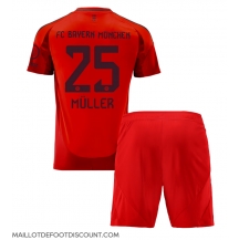 Maillot de football Réplique Bayern Munich Thomas Muller #25 Domicile Enfant 2024-25 Manche Courte (+ Pantalon court)