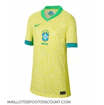 Maillot de football Réplique Brésil Domicile Femme Copa America 2024 Manche Courte