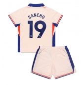 Maillot de football Réplique Chelsea Jadon Sancho #19 Extérieur Enfant 2024-25 Manche Courte (+ Pantalon court)