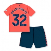 Maillot de football Réplique Everton Jarrad Branthwaite #32 Extérieur Enfant 2023-24 Manche Courte (+ Pantalon court)