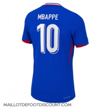 Maillot de football Réplique France Kylian Mbappe #10 Domicile Europe 2024 Manche Courte