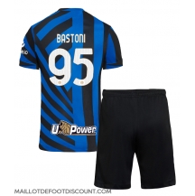 Maillot de football Réplique Inter Milan Alessandro Bastoni #95 Domicile Enfant 2024-25 Manche Courte (+ Pantalon court)