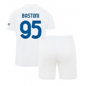 Maillot de football Réplique Inter Milan Alessandro Bastoni #95 Extérieur Enfant 2023-24 Manche Courte (+ Pantalon court)