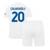 Maillot de football Réplique Inter Milan Hakan Calhanoglu #20 Extérieur Enfant 2023-24 Manche Courte (+ Pantalon court)