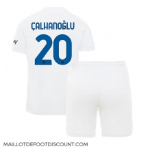 Maillot de football Réplique Inter Milan Hakan Calhanoglu #20 Extérieur Enfant 2023-24 Manche Courte (+ Pantalon court)