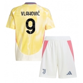 Maillot de football Réplique Juventus Dusan Vlahovic #9 Extérieur Enfant 2024-25 Manche Courte (+ Pantalon court)