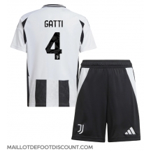 Maillot de football Réplique Juventus Federico Gatti #4 Domicile Enfant 2024-25 Manche Courte (+ Pantalon court)