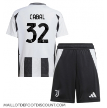 Maillot de football Réplique Juventus Juan Cabal #32 Domicile Enfant 2024-25 Manche Courte (+ Pantalon court)