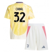 Maillot de football Réplique Juventus Juan Cabal #32 Extérieur Enfant 2024-25 Manche Courte (+ Pantalon court)