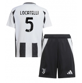 Maillot de football Réplique Juventus Manuel Locatelli #5 Domicile Enfant 2024-25 Manche Courte (+ Pantalon court)