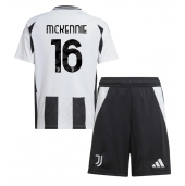 Maillot de football Réplique Juventus Weston McKennie #16 Domicile Enfant 2024-25 Manche Courte (+ Pantalon court)