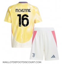 Maillot de football Réplique Juventus Weston McKennie #16 Extérieur Enfant 2024-25 Manche Courte (+ Pantalon court)