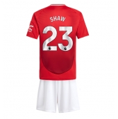 Maillot de football Réplique Manchester United Luke Shaw #23 Domicile Enfant 2024-25 Manche Courte (+ Pantalon court)