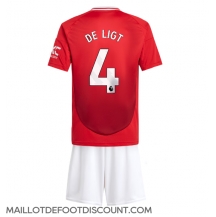 Maillot de football Réplique Manchester United Matthijs de Ligt #4 Domicile Enfant 2024-25 Manche Courte (+ Pantalon court)