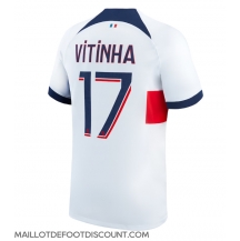 Maillot de football Réplique Paris Saint-Germain Vitinha #17 Extérieur 2023-24 Manche Courte