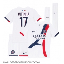 Maillot de football Réplique Paris Saint-Germain Vitinha #17 Extérieur Enfant 2024-25 Manche Courte (+ Pantalon court)