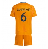 Maillot de football Réplique Real Madrid Eduardo Camavinga #6 Extérieur Enfant 2024-25 Manche Courte (+ Pantalon court)