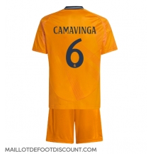 Maillot de football Réplique Real Madrid Eduardo Camavinga #6 Extérieur Enfant 2024-25 Manche Courte (+ Pantalon court)