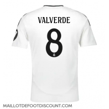 Maillot de football Réplique Real Madrid Federico Valverde #8 Domicile 2024-25 Manche Courte