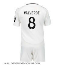 Maillot de football Réplique Real Madrid Federico Valverde #8 Domicile Enfant 2024-25 Manche Courte (+ Pantalon court)