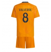 Maillot de football Réplique Real Madrid Federico Valverde #8 Extérieur Enfant 2024-25 Manche Courte (+ Pantalon court)