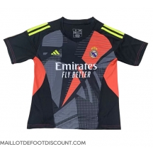 Maillot de football Réplique Real Madrid Gardien de but Extérieur 2024-25 Manche Courte