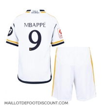 Maillot de football Réplique Real Madrid Kylian Mbappe #9 Domicile Enfant 2023-24 Manche Courte (+ Pantalon court)