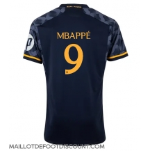 Maillot de football Réplique Real Madrid Kylian Mbappe #9 Extérieur 2023-24 Manche Courte