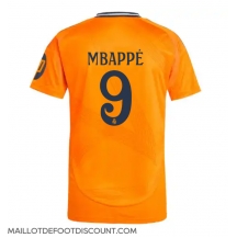 Maillot de football Réplique Real Madrid Kylian Mbappe #9 Extérieur 2024-25 Manche Courte