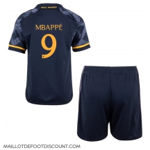 Maillot de football Réplique Real Madrid Kylian Mbappe #9 Extérieur Enfant 2023-24 Manche Courte (+ Pantalon court)