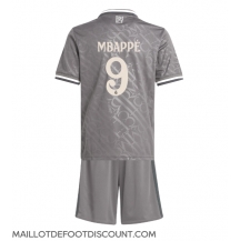 Maillot de football Réplique Real Madrid Kylian Mbappe #9 Troisième Enfant 2024-25 Manche Courte (+ Pantalon court)