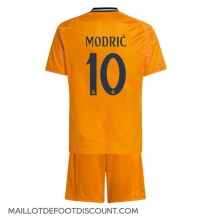 Maillot de football Réplique Real Madrid Luka Modric #10 Extérieur Enfant 2024-25 Manche Courte (+ Pantalon court)